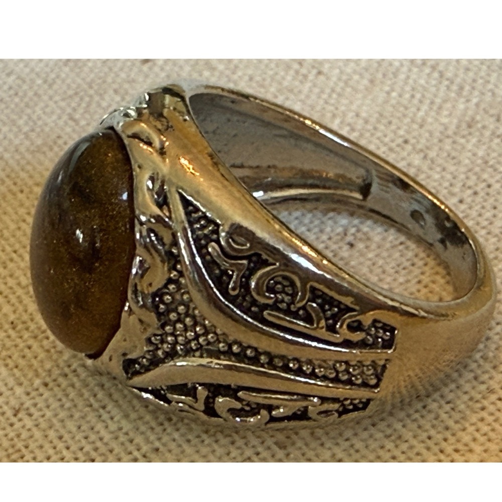 Vintage Silver Tone Ornate Scrollwork Brown Cabochon Statement Ring Size 8 - Picture 3 of 4